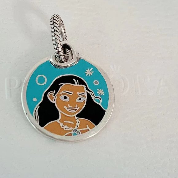 Pandora Disney Parks, Princess Half Marathon Charm - Moana 19.3 Fairy Tale - Picture 1 of 4